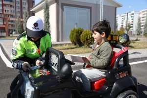 Trafik Eğitim Parkında Çocuklara Trafik Eğitimi Verildi