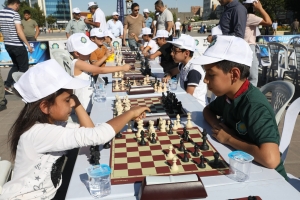 Büyükşehir Belediyesi ‘Sokak Satranç Turnuvası’ düzenledi