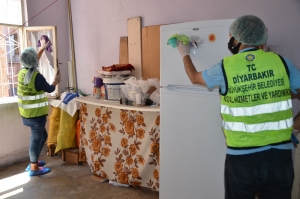 Bayram öncesi yaşlı vatandaşların evleri temizleniyor