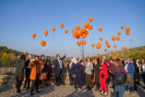 Kadına yönelik şiddete dikkat çekmek amacıyla balon uçurdular
