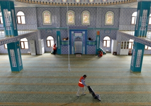 Şaredarî paqijiya mizgeftan dike