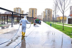 Büyükşehir Belediyesi parkları A’dan Z’ye dezenfekte ediyor
