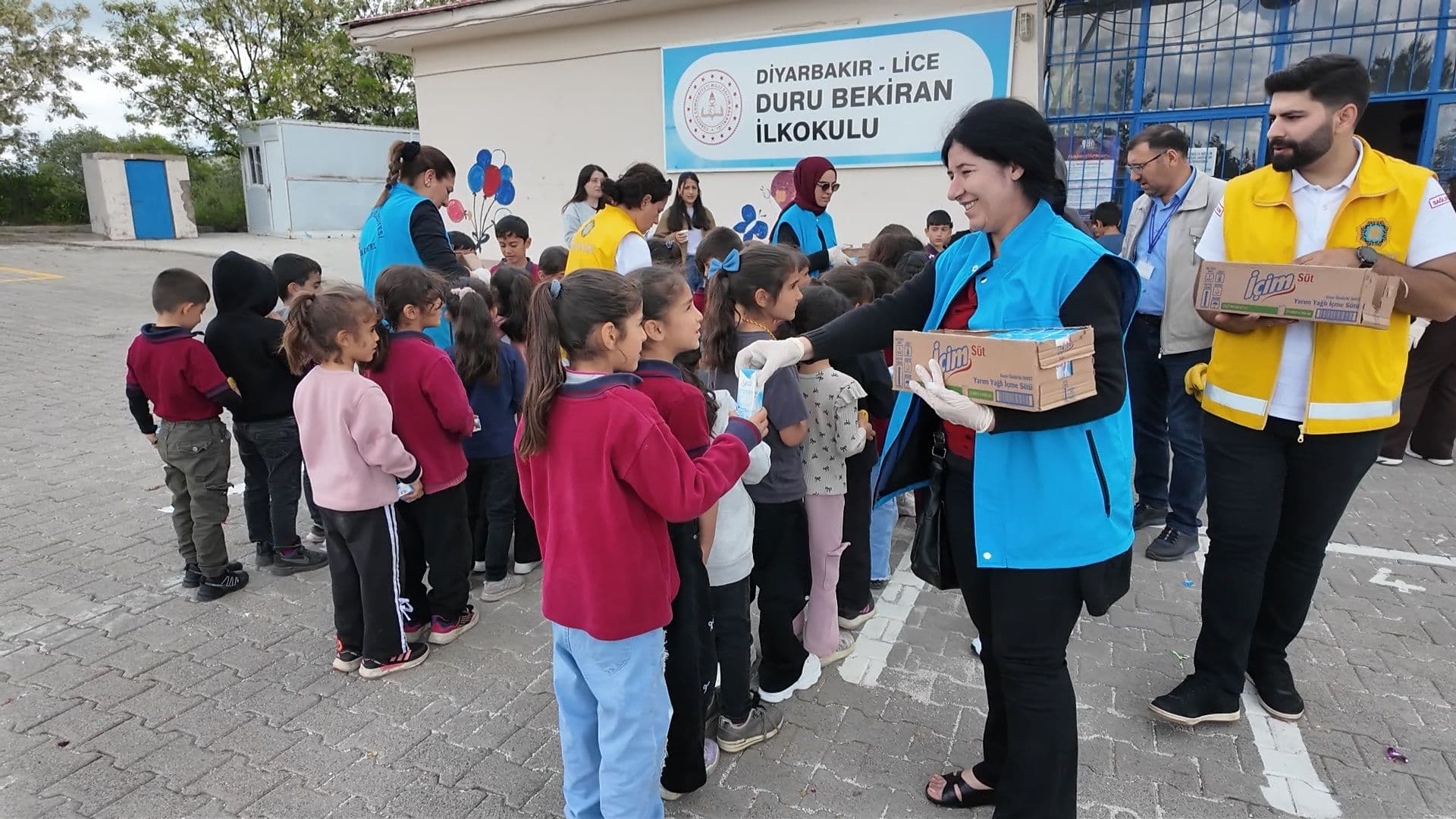Dünya Süt Haftası’nda öğrencilere süt dağıtıldı