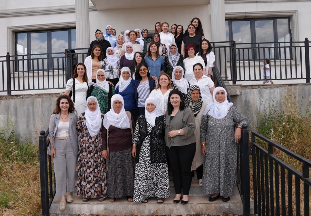 Hevşaredaran li Karazê guh da daxwazên jinan