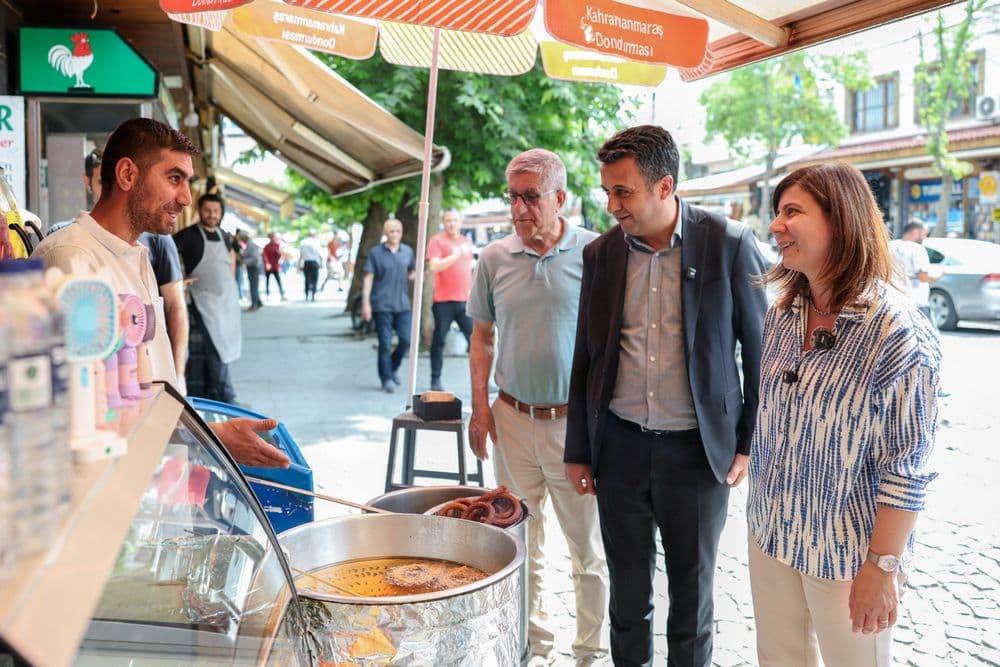 Eşbaşkan Bucak, Gazi Caddesi esnafını ziyaret etti