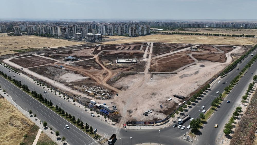 Mezopotamya Kent Parkı’nda çalışmalar eş zamanlı sürüyor