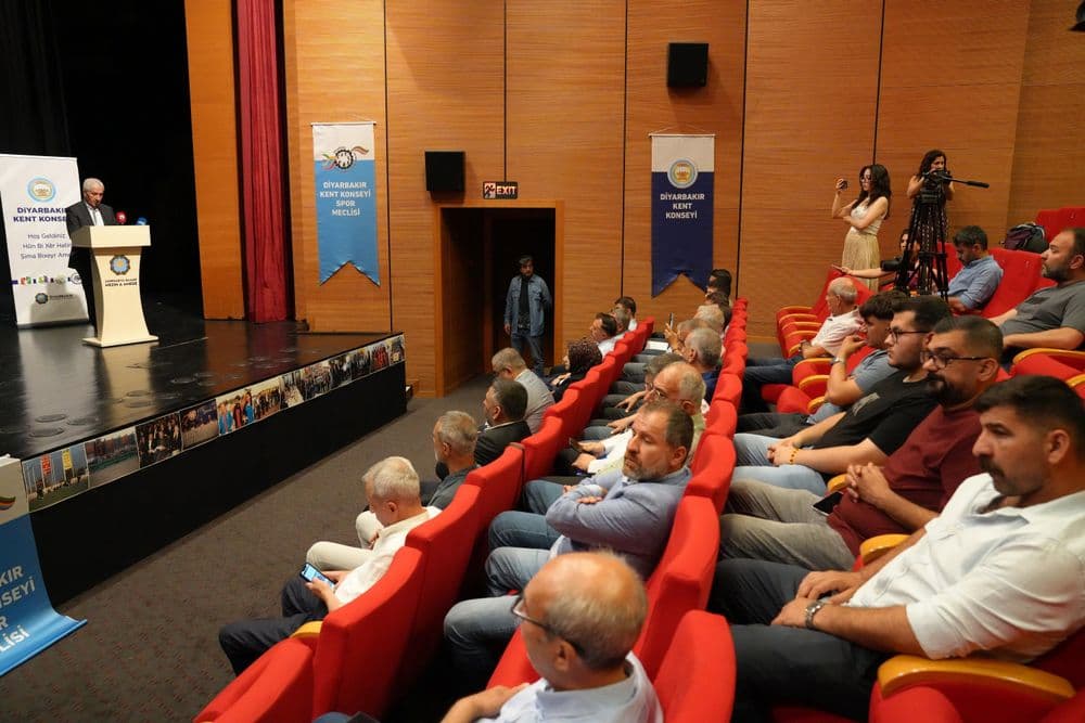 ‘Spor, Kent Kimliği, Ekonomi ve Toplumsal Barış’ paneli düzenlendi