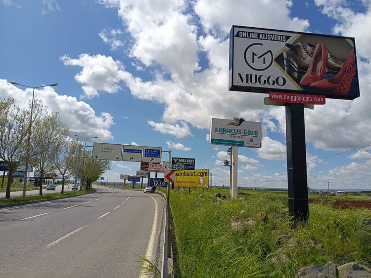Kent estetiğini bozan reklam yapıları kaldırılıyor 10