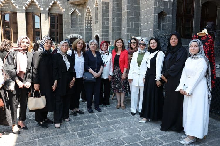 ‘Kumaşın Hafızası’ sergisi açıldı 13