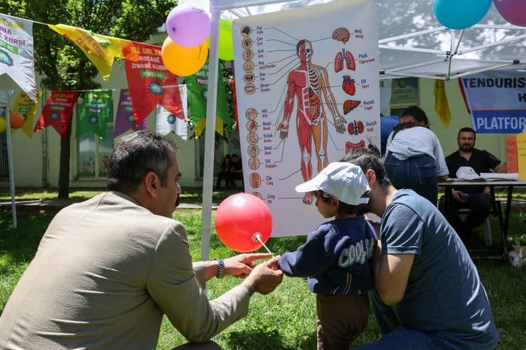 Kürt Dil Bayramı etkinliğinde çocuklar doyasıya eğlendi 10