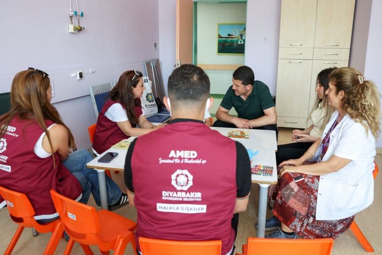 Çocuk Onkoloji Servisi’ndeki çocuklara moral etkinliği 4
