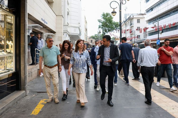 Eşbaşkan Bucak, Gazi Caddesi esnafını ziyaret etti 14