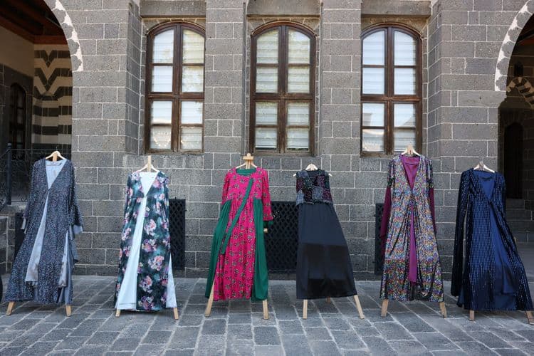 ‘Kumaşın Hafızası’ sergisi açıldı 16