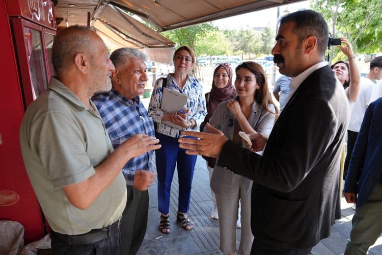 Eşbaşkanlardan Gazi Caddesi esnafına ziyaret: Ortak yaşam alanları korunmalı 12