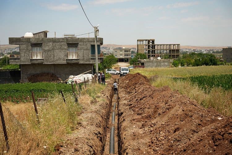 DİSKİ, Bismil Kooperatif Mahallesi'ne 10 bin metrelik kanalizasyon şebekesi döşüyor