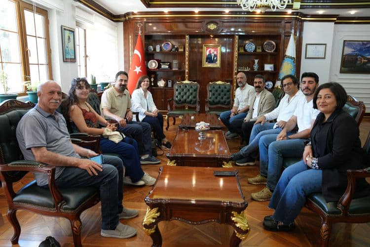 Sanatçı Mikail Aslan’dan Eşbaşkanlara ziyaret