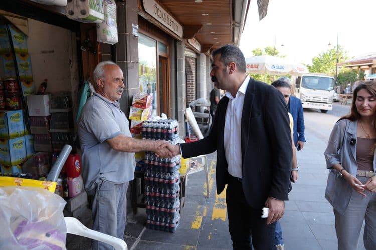 Eşbaşkanlardan Gazi Caddesi esnafına ziyaret: Ortak yaşam alanları korunmalı 20
