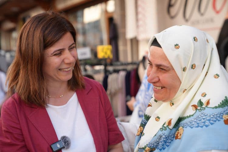 Eşbaşkanlardan Gazi Caddesi esnafına ziyaret: Ortak yaşam alanları korunmalı 24