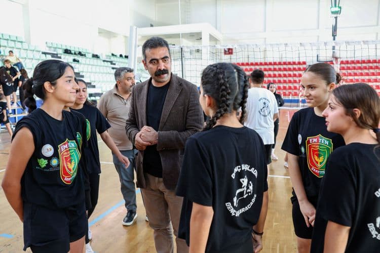 Eşbaşkan Hatun’dan sınava hazırlanan genç sporculara moral ziyareti 4