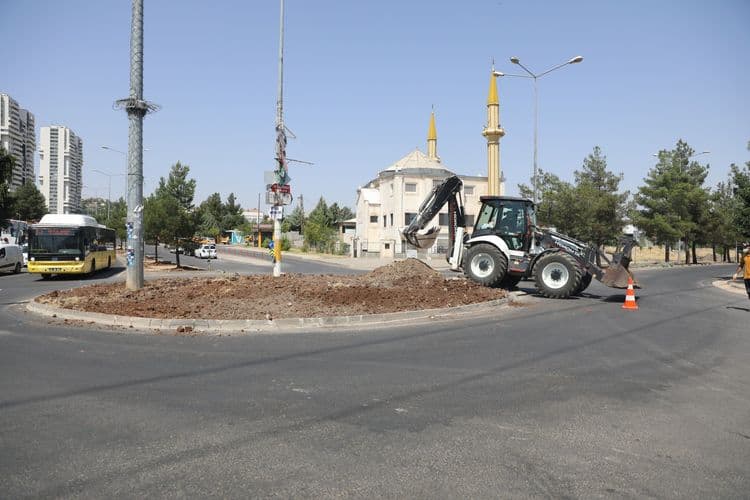 Fırat Bulvarındaki kavşak kurakçıl peyzajla yenilendi 5