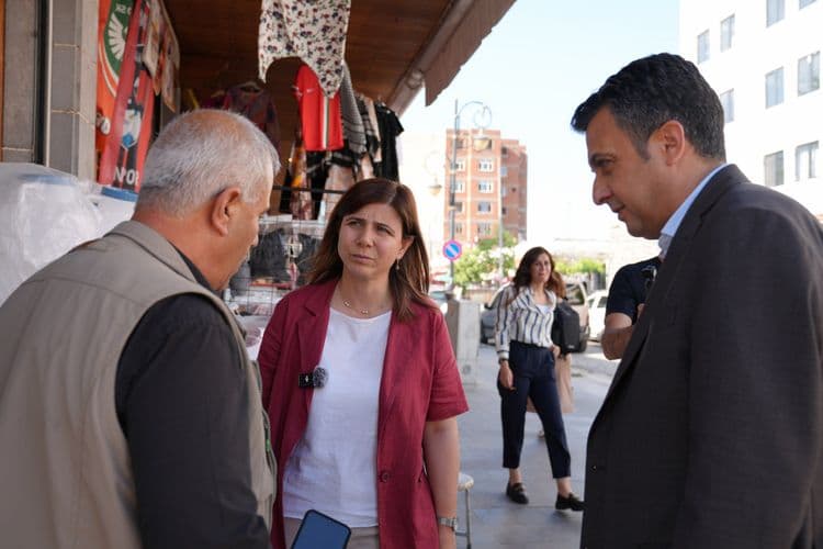 Eşbaşkanlardan Gazi Caddesi esnafına ziyaret: Ortak yaşam alanları korunmalı 5