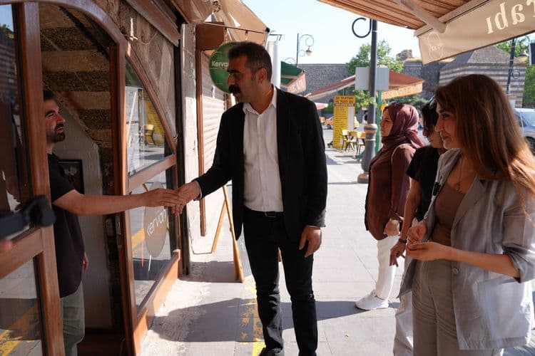 Eşbaşkanlardan Gazi Caddesi esnafına ziyaret: Ortak yaşam alanları korunmalı 6