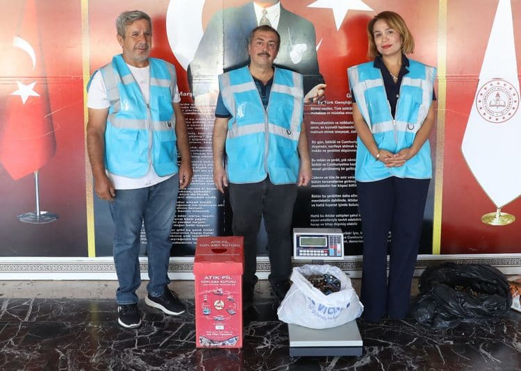 Öğrenciler 6 ayda 878 kilogram atık pil topladı 4