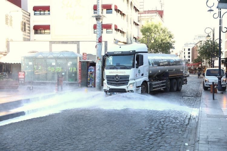 Sur ilçesinde temizlik çalışması 12