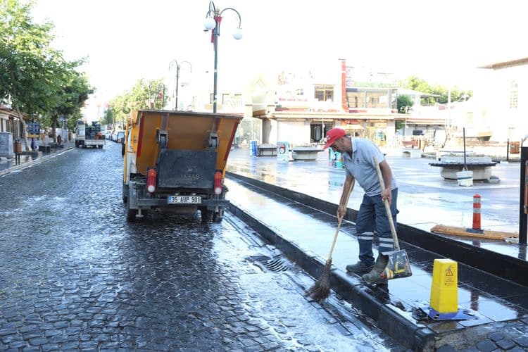 Sur ilçesinde temizlik çalışması 13