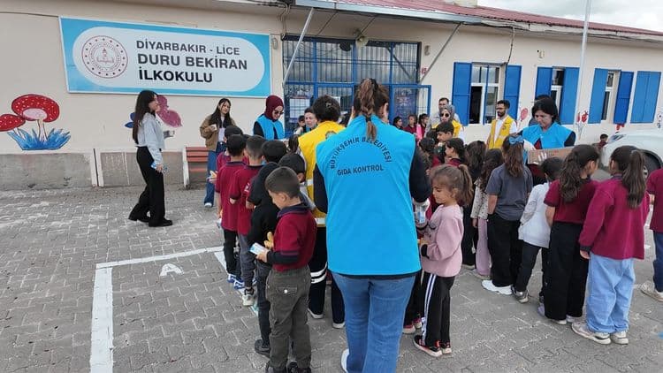 Dünya Süt Haftası’nda öğrencilere süt dağıtıldı 6