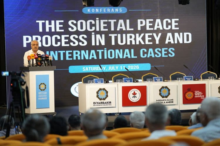 Dünya deneyimleri Diyarbakır'da buluştu: Barışın ortak yol haritası konuşuldu 2