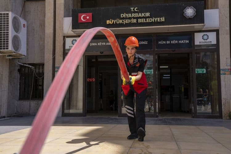 Diyarbakır Büyükşehir Belediyesi binasında deprem ve yangın tatbikatı 3