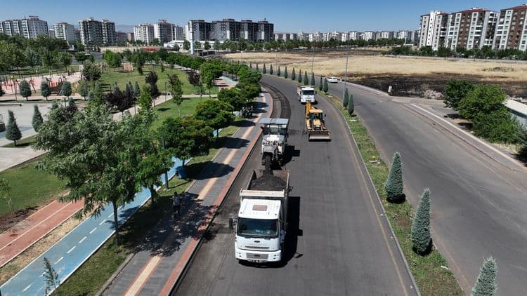  Bağlar’da 10 yıldır hizmet görmeyen yollar yenileniyor 2