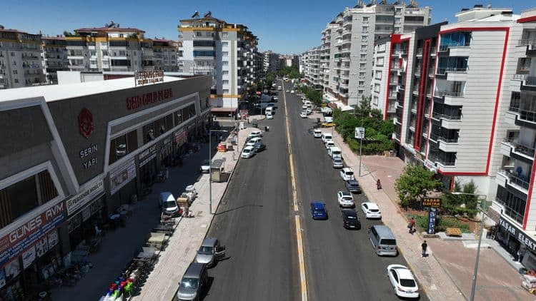  Bağlar’da 10 yıldır hizmet görmeyen yollar yenileniyor 4