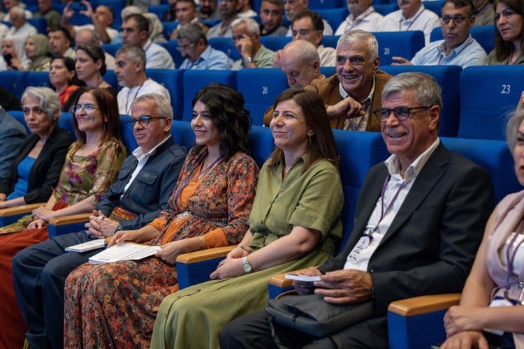 Eşbaşkan Hatun: Kürtçe yaşamın her alanında hak ettiği statüye kavuşmalı 4