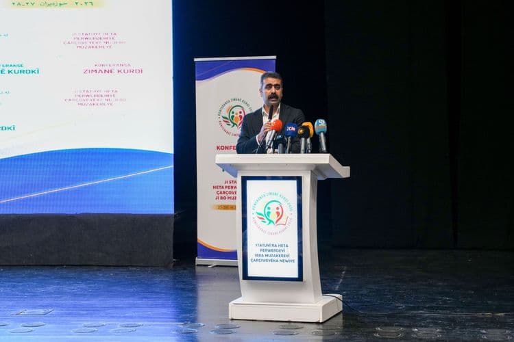 Eşbaşkan Hatun: Kürtçe yaşamın her alanında hak ettiği statüye kavuşmalı 8
