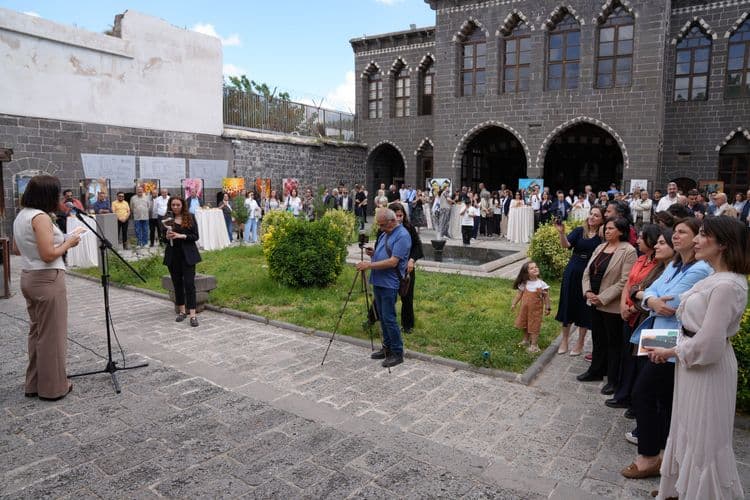 Eşbaşkan Bucak, ‘Baharın Kadınları’ sergisinin açılışına katıldı 1