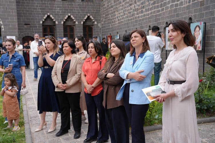 Eşbaşkan Bucak, ‘Baharın Kadınları’ sergisinin açılışına katıldı 7