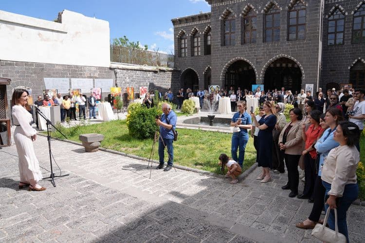 Eşbaşkan Bucak, ‘Baharın Kadınları’ sergisinin açılışına katıldı 9