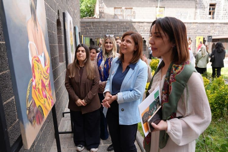 Eşbaşkan Bucak, ‘Baharın Kadınları’ sergisinin açılışına katıldı 3