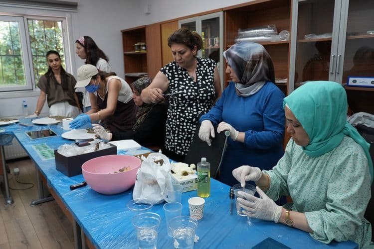 Kadınlar Epoksi Atölyesi’nde üretime katılıyor 2