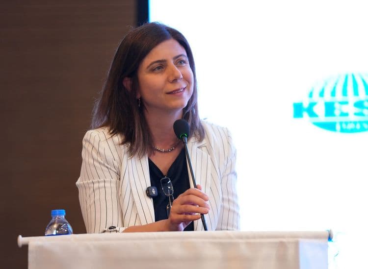 Eşbaşkan Bucak: Yerel demokrasi ruhu yeniden güncellenmeli 6