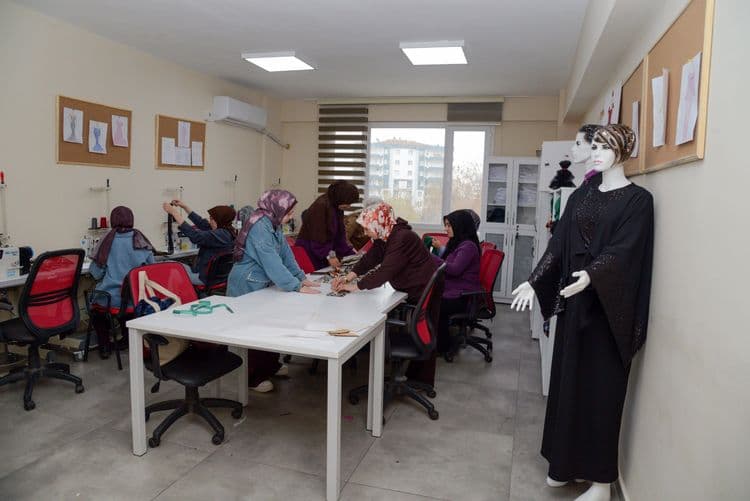 Tekstil Atölyesinde öğrenip tasarlıyorlar   Sürükle 6