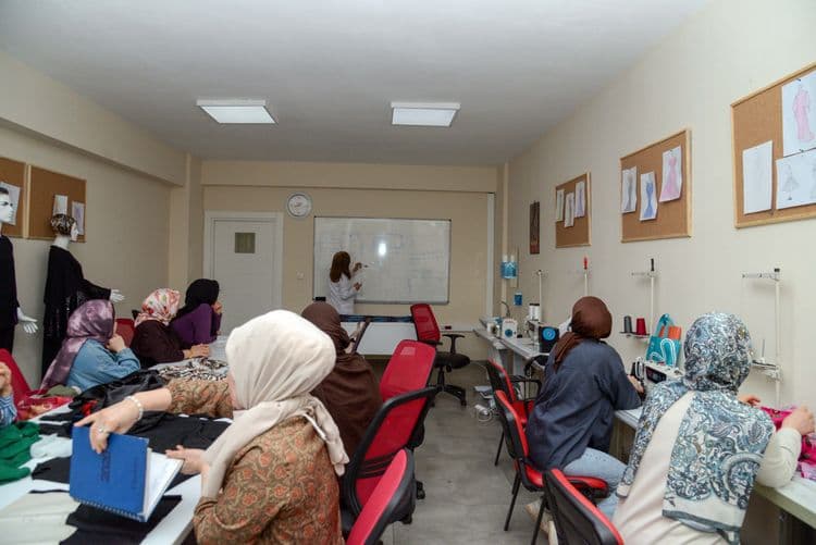 Tekstil Atölyesinde öğrenip tasarlıyorlar   Sürükle 9
