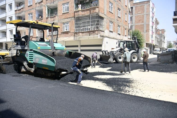 Bismil’de ulaşımı güçlendiren asfalt çalışması 6