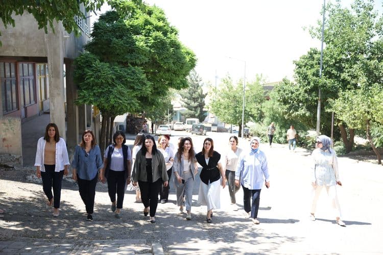 Eşbaşkanlar Kocaköy’de kadınların taleplerini dinledi 21