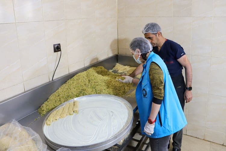 Bayram öncesi tatlı, şekerleme ve marketlere gıda denetimi 8