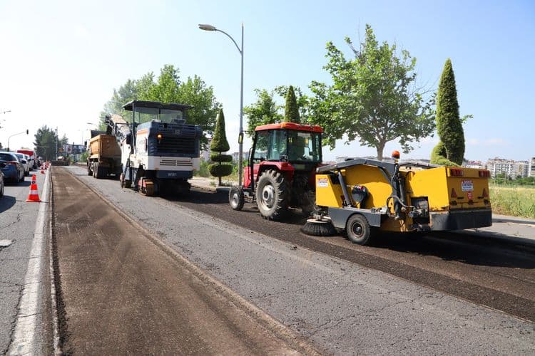 Yol bakım ekipleri sahada çalışmalarını sürdürüyor 2