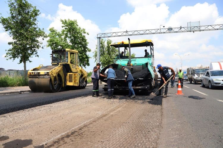 Yol bakım ekipleri sahada çalışmalarını sürdürüyor