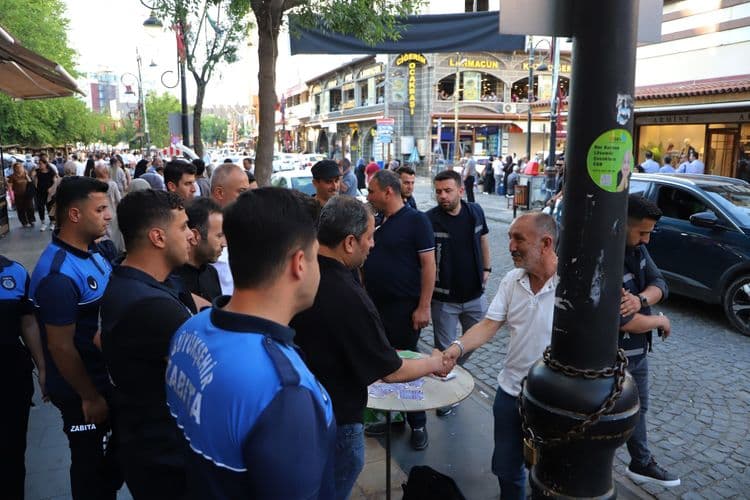 Zabıta ekiplerinden Sur'da kaldırım işgali denetimi 3